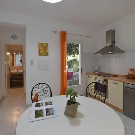 Arinella Apartment *